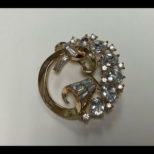 Trifari gold tone clear rhinestone brooch